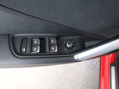 Pkw Audi Q2 30 Tdi Advanced *Navi*Rückfahrkamera*Panorama* Gebrauchtwagen In